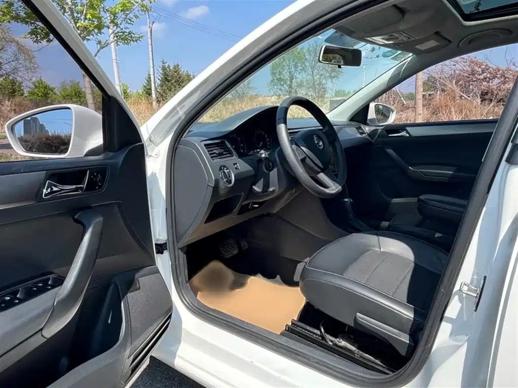 Škoda Skoda Rapid Spaceback 2016 Facelift 1.6L Automatic Innovation Edition фото 19