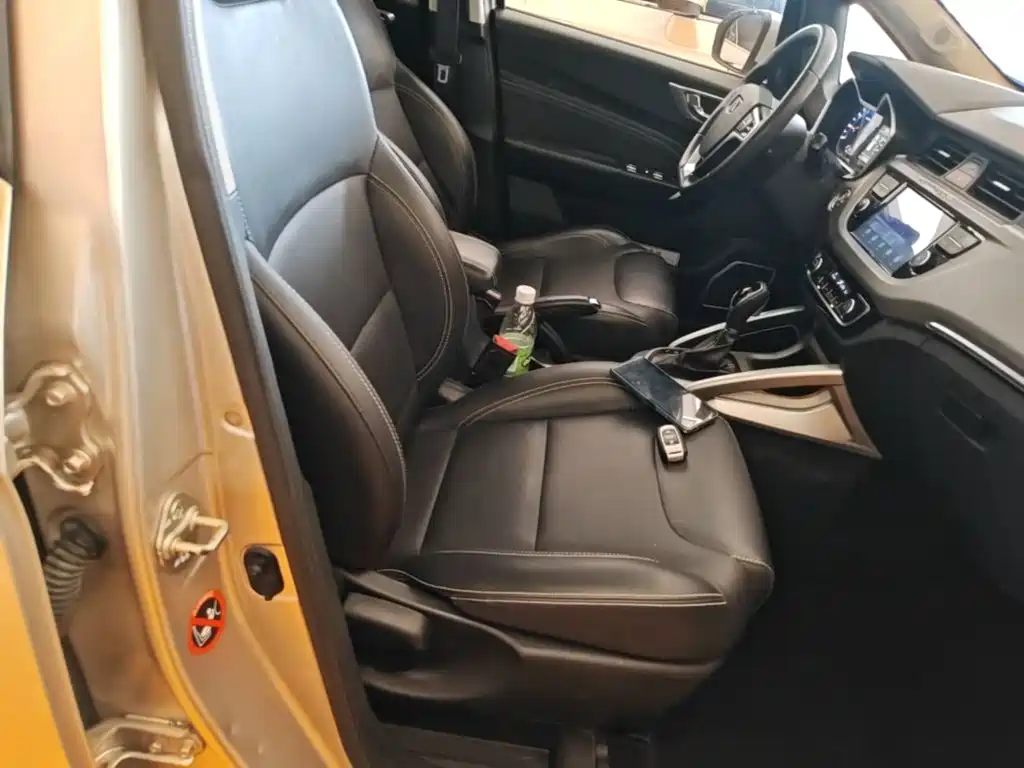Фото 25 - Geely Vision X3