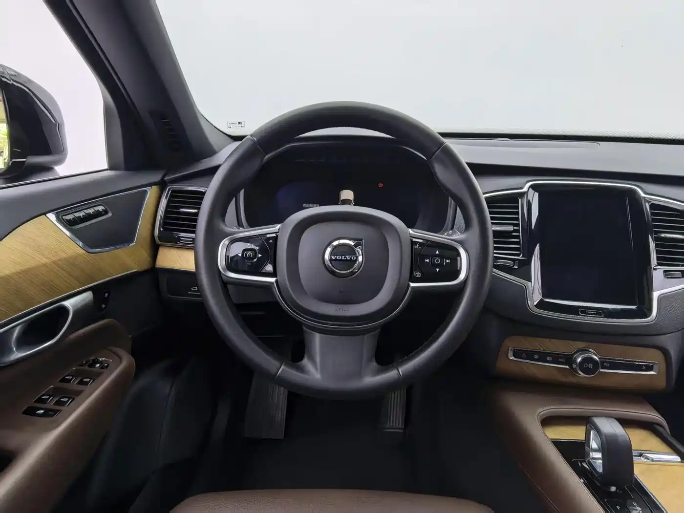 Фото 13 - Volvo XC90