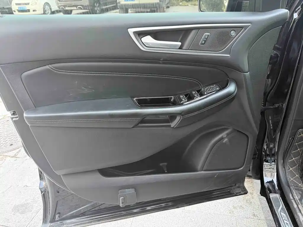 Фото 7 - Ford Edge