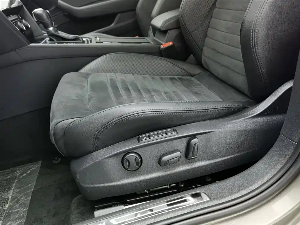 Volkswagen Magotan 2018 330TSI DSG Premium фото 20