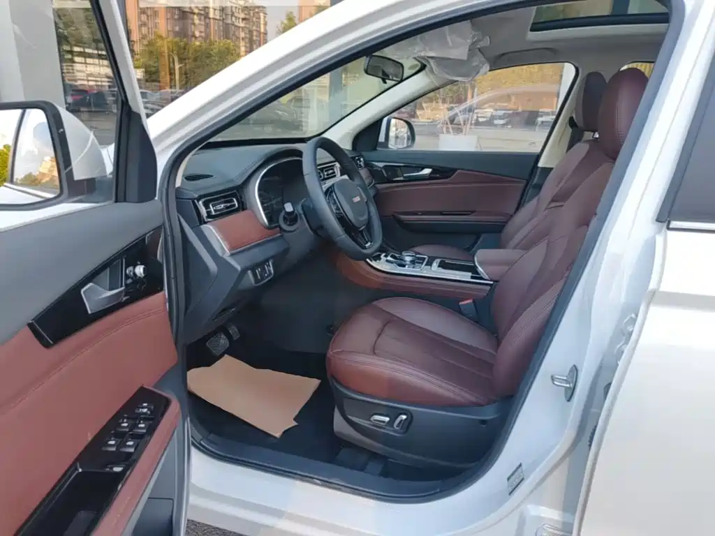 Sinotruk VGV VGV U75PLUS 2022 2021 2.0TGDI Fun Mountain Edition 7-Seater