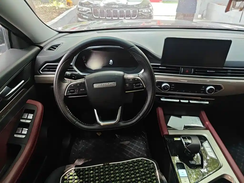 Jetour X70 2024 2023 1.5T DCT Land Crown Edition 7-Seater