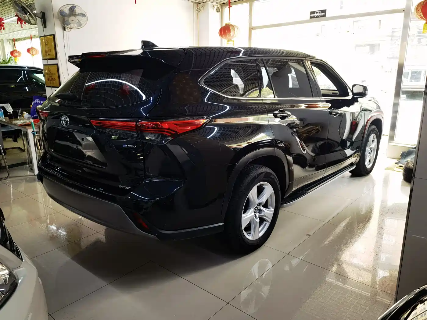 Toyota Highlander 2024 2.5L Smart Hybrid 4WD Elite 7-seater фото 6