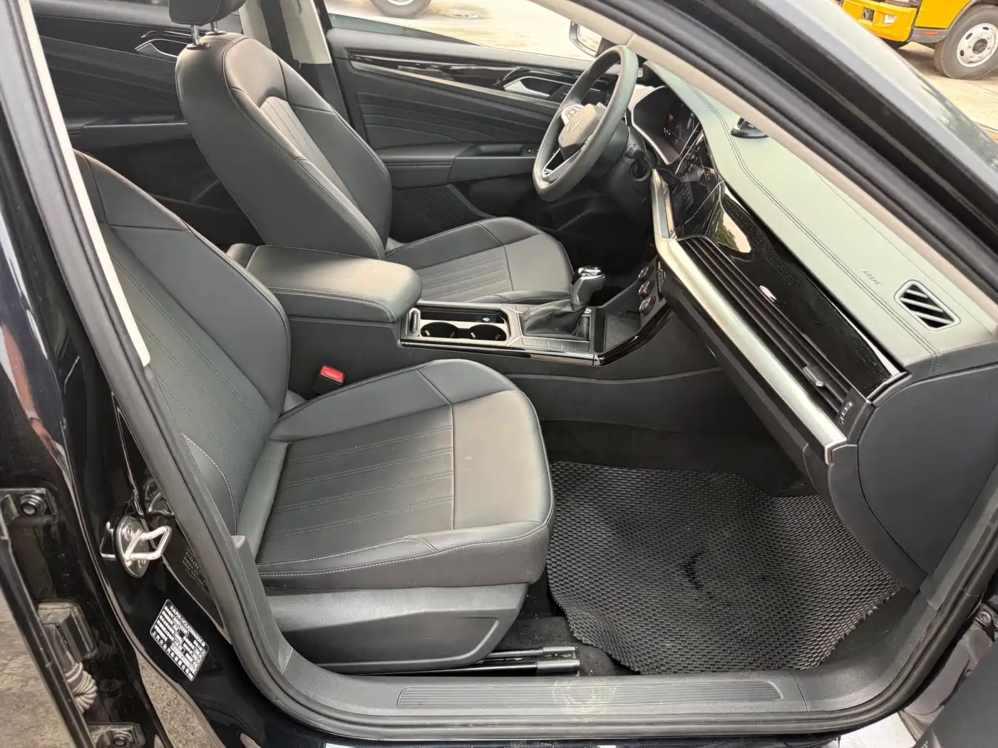 Volkswagen Passat 2024 280TSI Business Edition фото 11