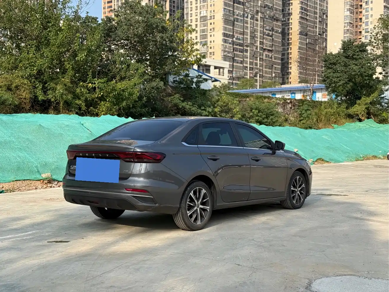 Фото 7 - Geely Emgrand