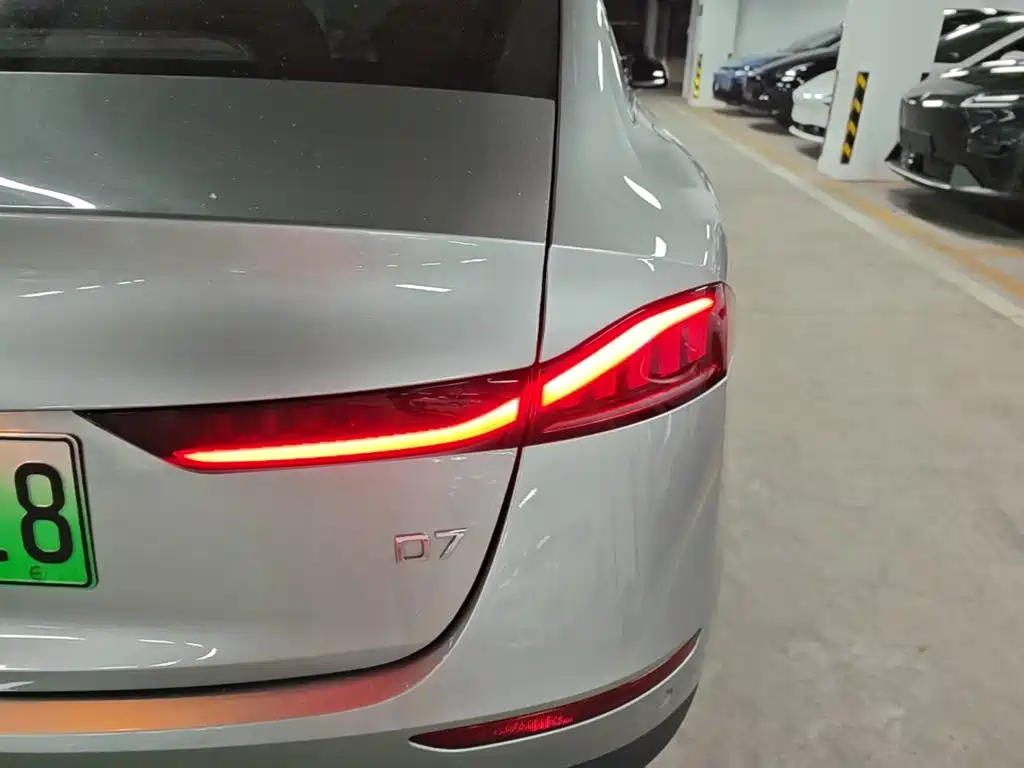 Фото 8 - Roewe D7