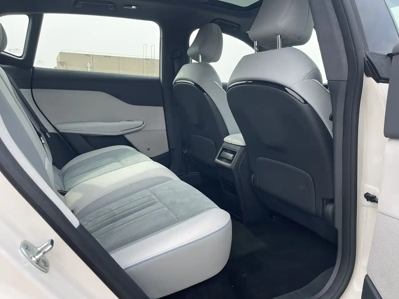 Voyah Auto Voyah Zhiyin 2024 Long Range Super Charging Edition фото 16