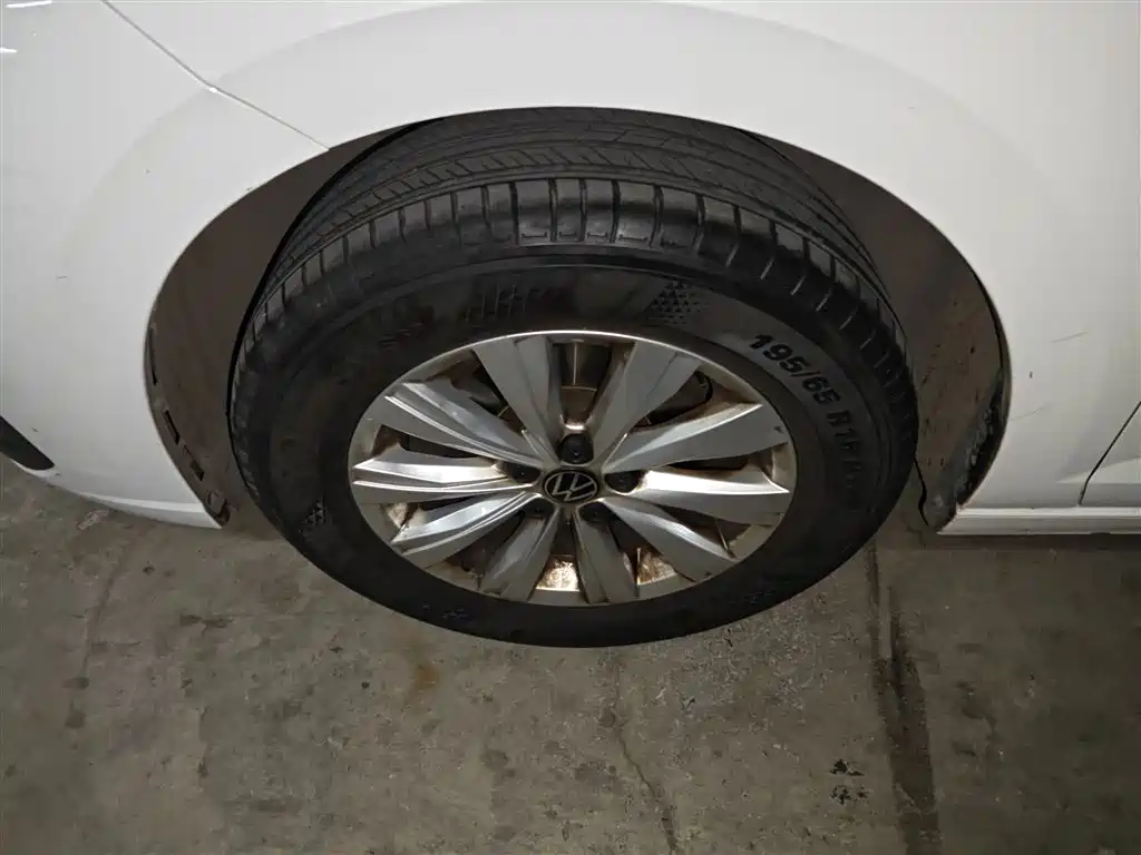 Volkswagen Lavida 2023 New Sharp 1.5L Auto Premium Edition фото 25