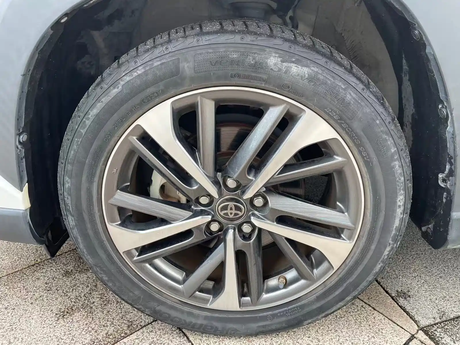 Photo 28 - Toyota Frontlander