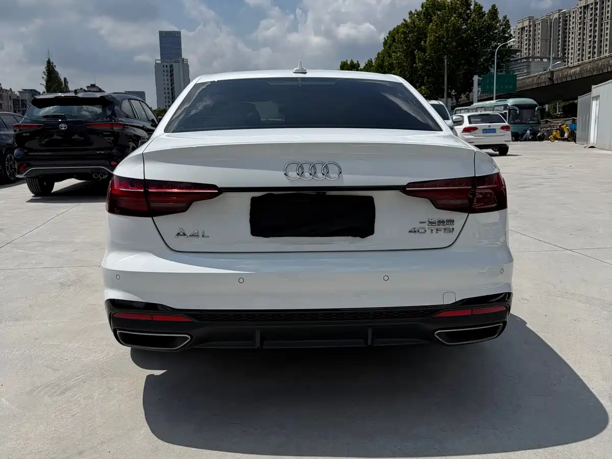 Фото 14 - Audi A4L