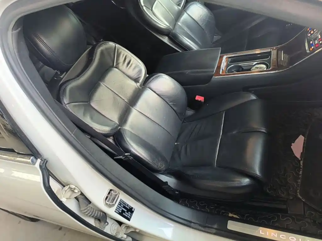 Photo 25 - Lincoln Continental