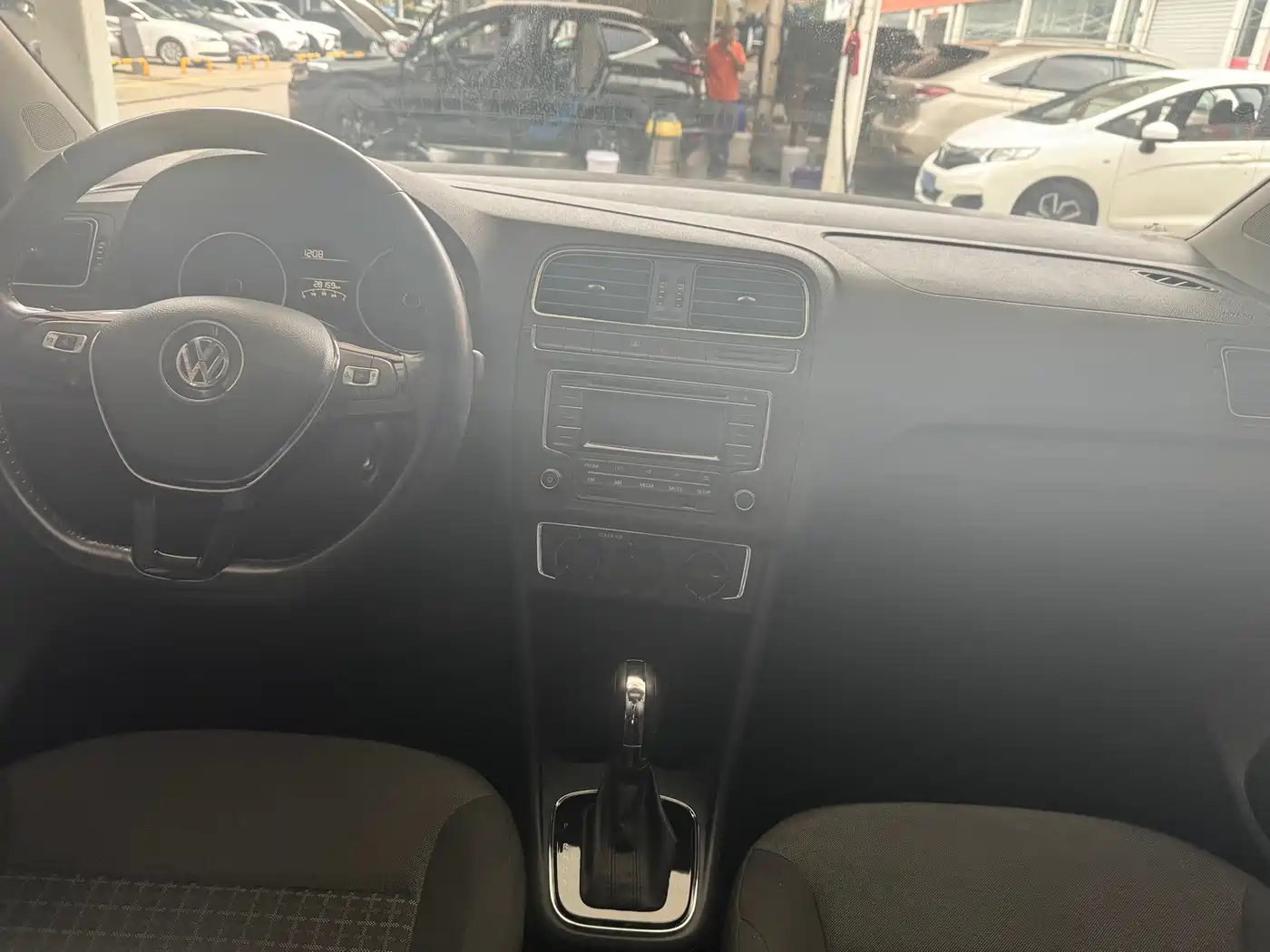 Volkswagen Polo 2016 1.6L Automatic Comfort фото 7