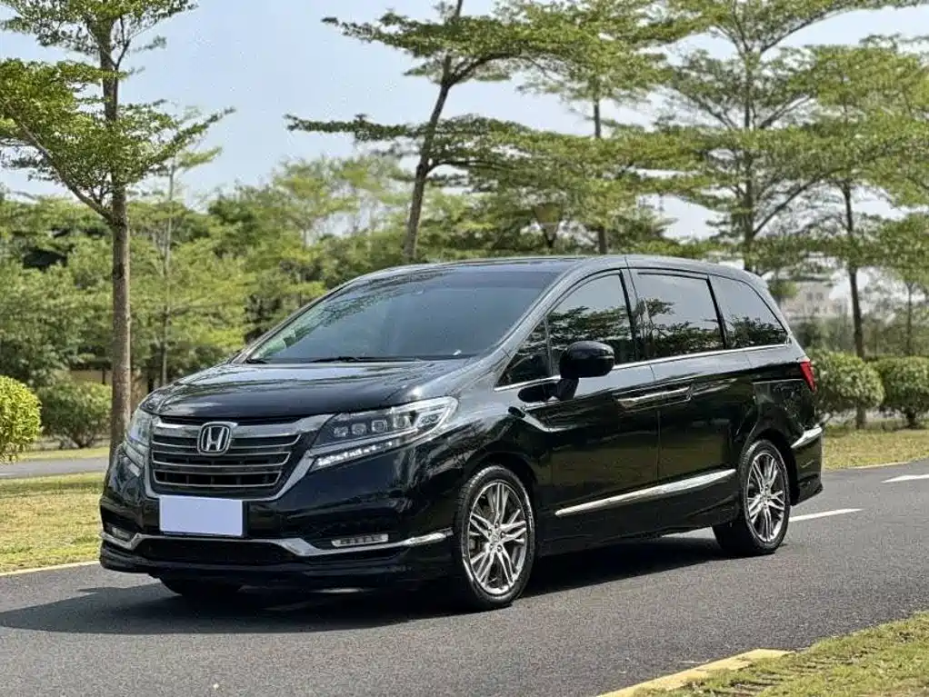 Фото 1 - Honda Elysion