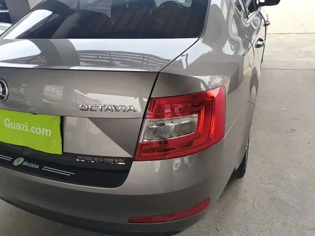 Škoda Octavia 2017 Classic 1.6L Automatic Comfort фото 8