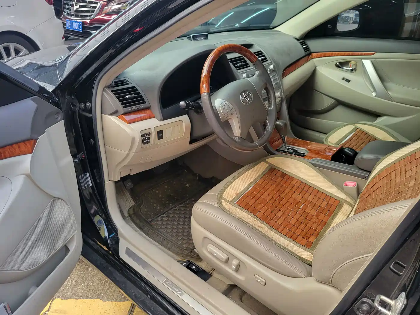 Фото 6 - Toyota Camry