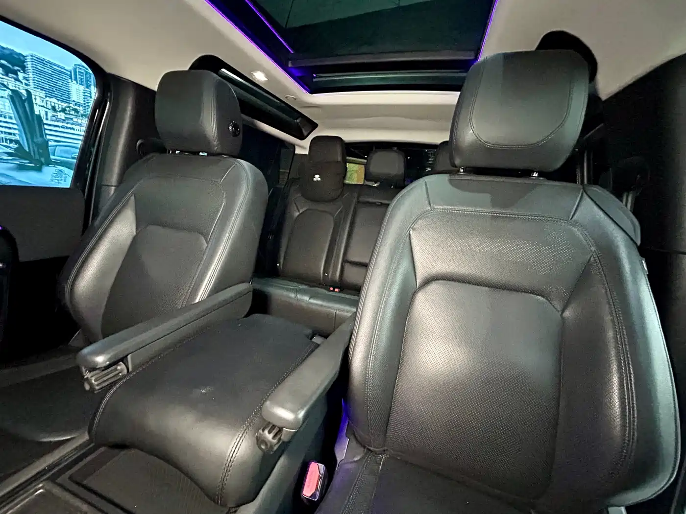 Land Rover Defender 2023 Model 90 2.0T P300 SE фото 10