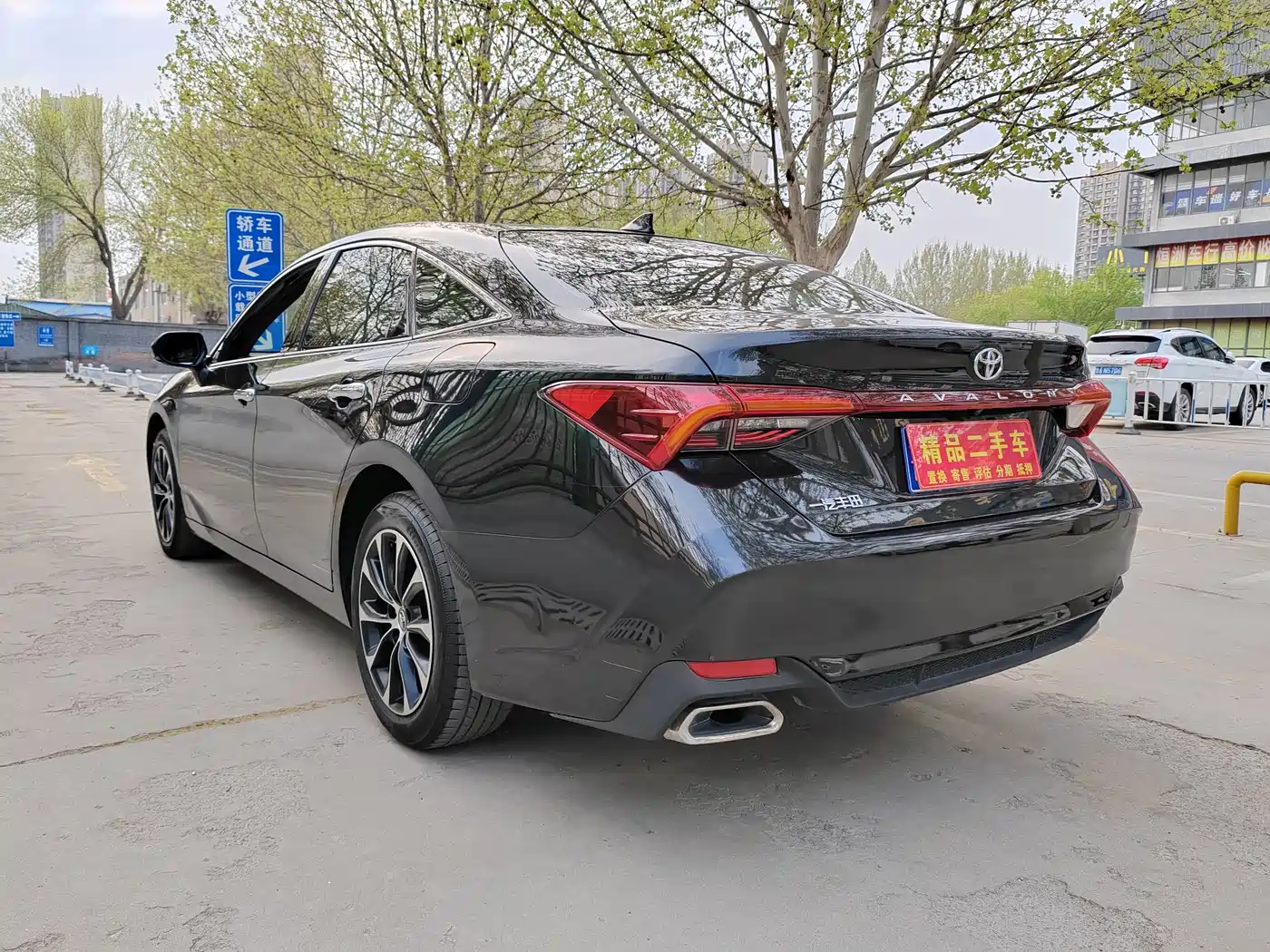 Toyota Avalon 2023 2.0L Luxury Edition фото 6