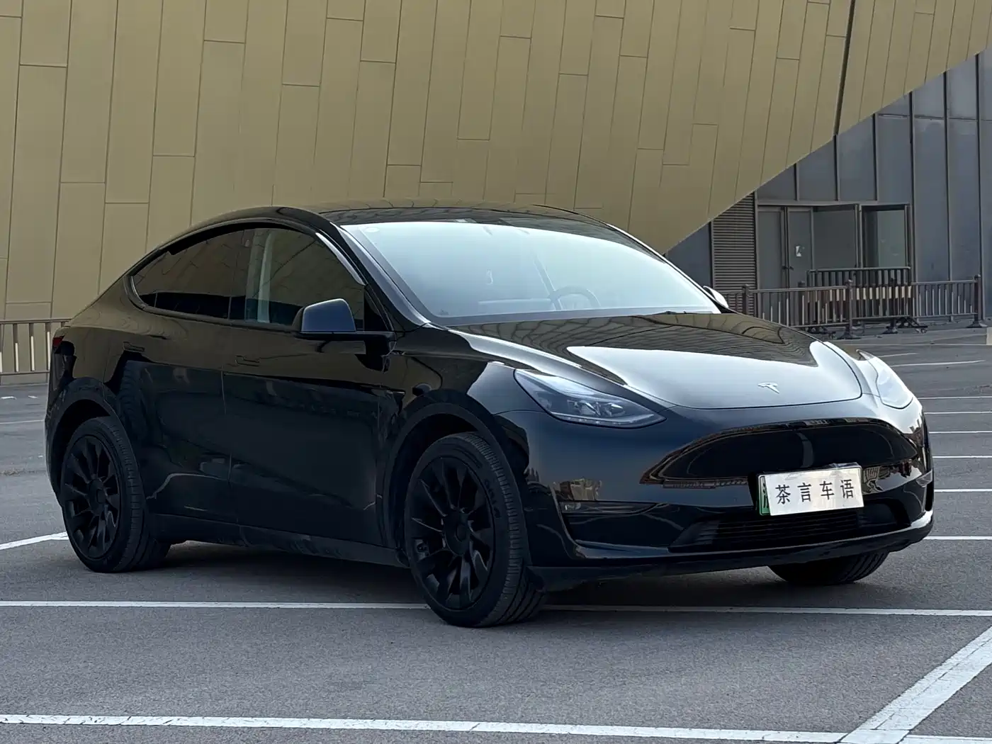 TESLA MODEL Y