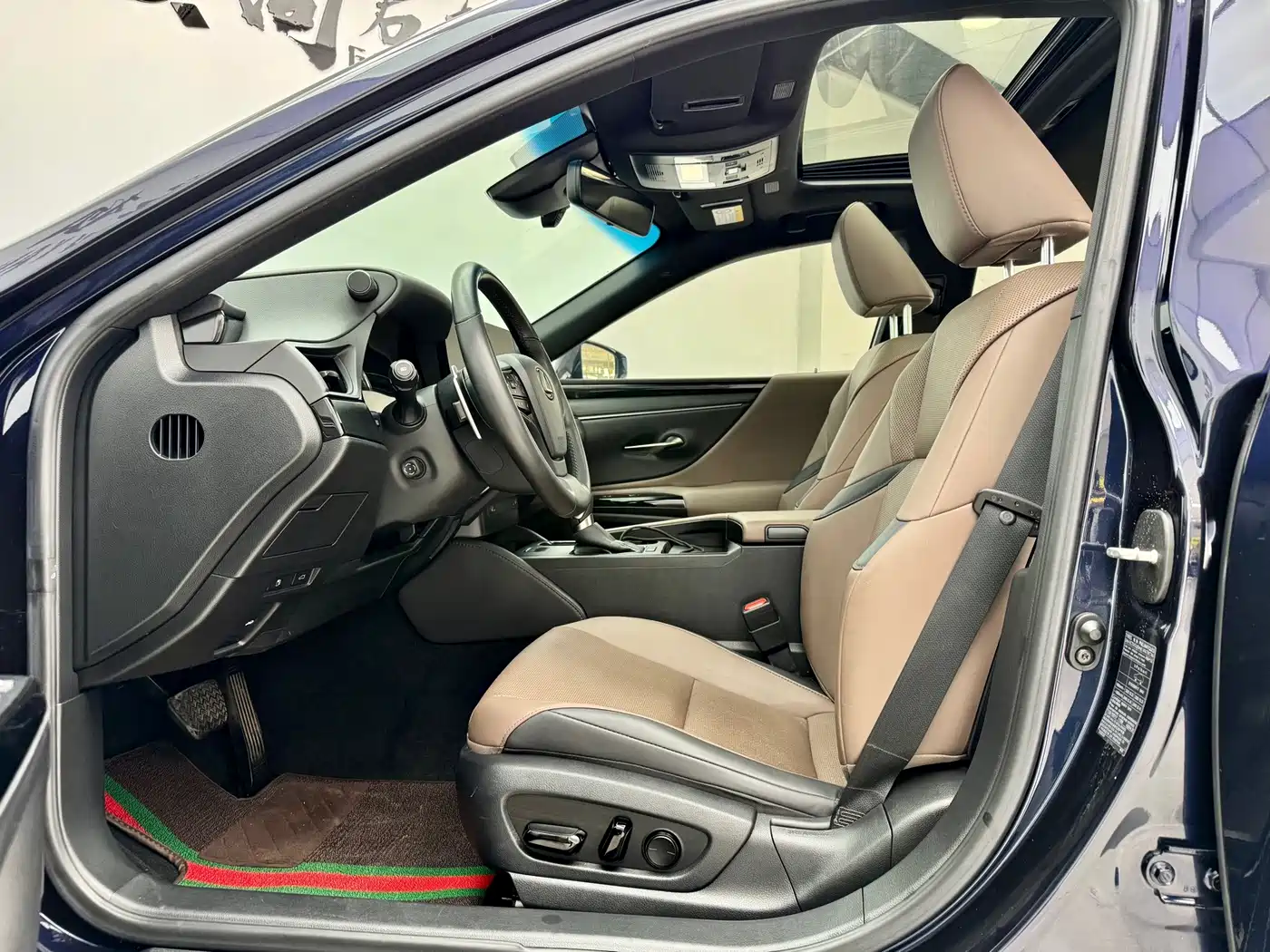 Фото 5 - Lexus ES