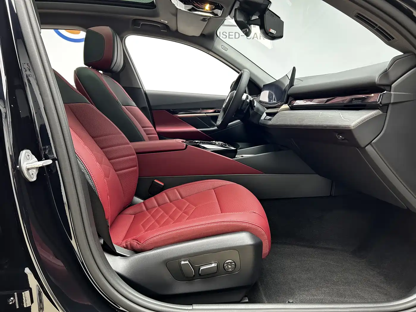 BMW 5 Series 2025 530Li Premium M Sport Package фото 23