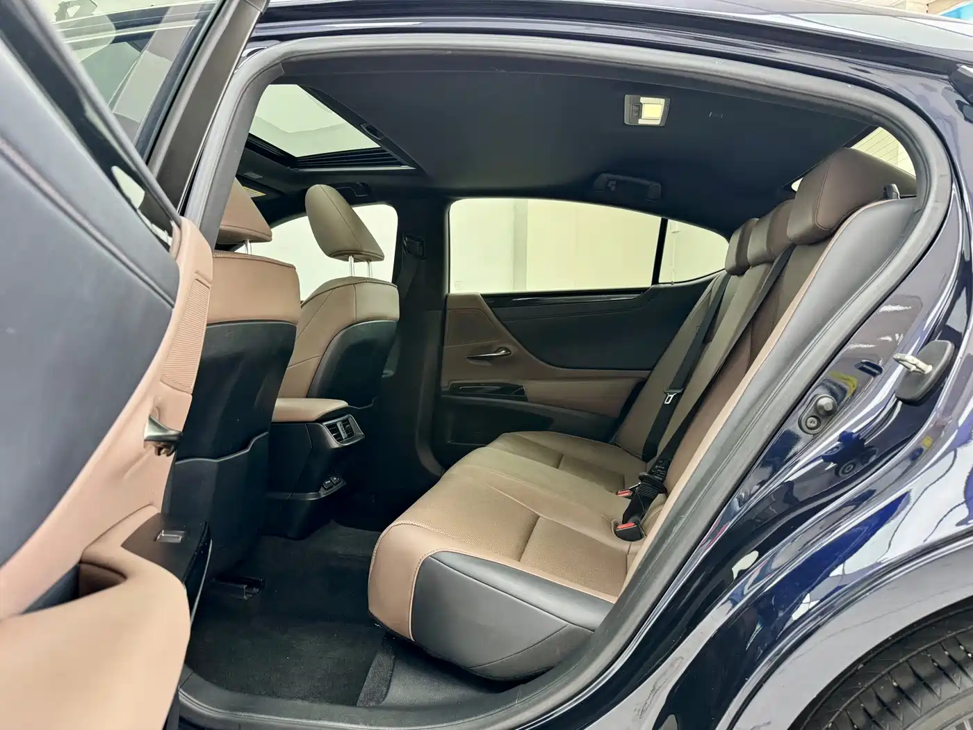 Фото 8 - Lexus ES