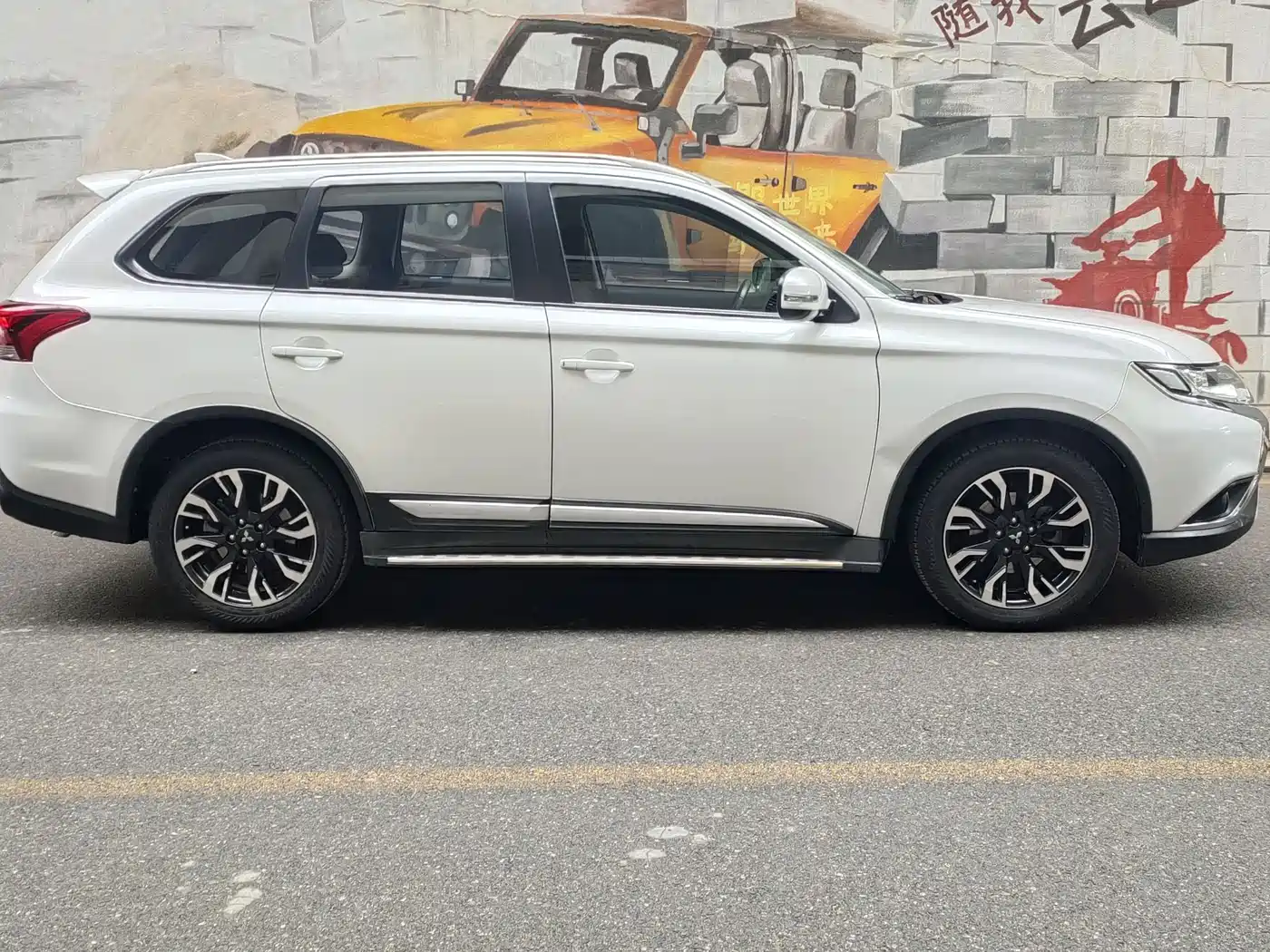 MITSUBISHI OUTLANDER