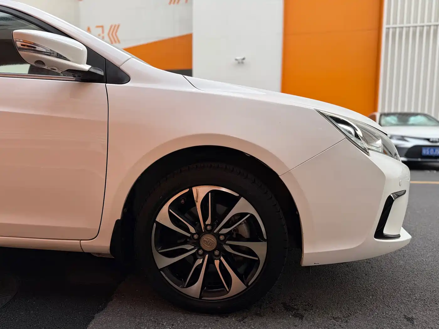 BYD Qin New Energy 2015 1.5T Dual Crown Flagship Edition фото 33