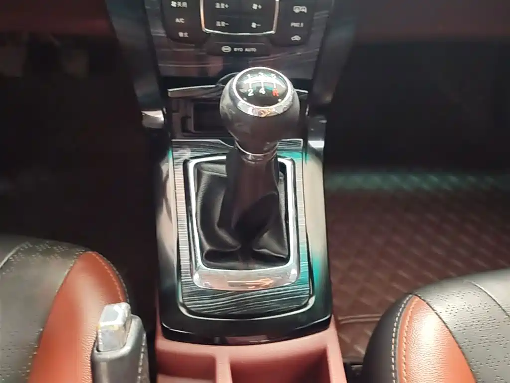 BYD Surui 2015 1.5L Manual Luxury фото 14