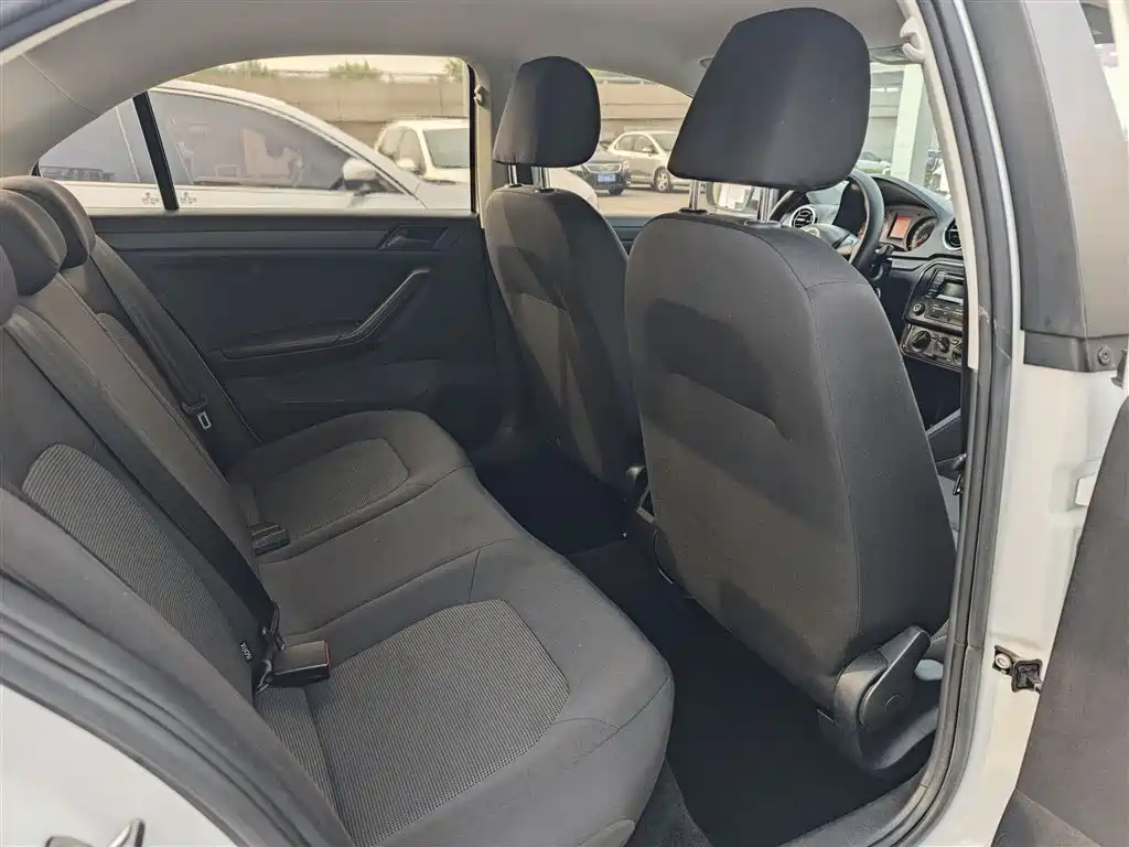 Volkswagen Jetta 2019 Dream Edition 1.4L Manual Fashion фото 15