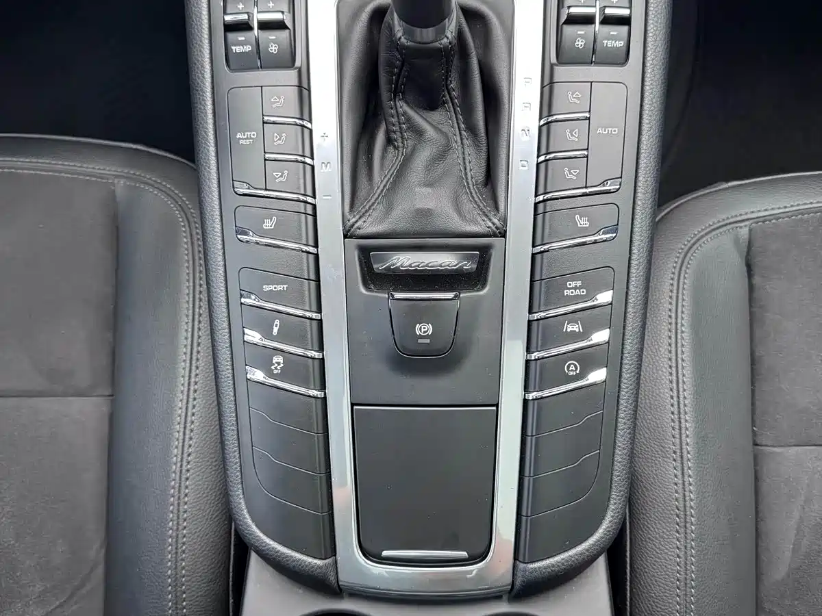 Porsche Macan 2016 Macan 2.0T фото 18