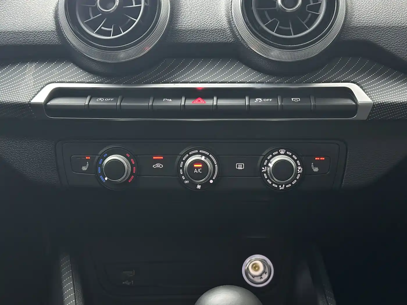 Photo 17 - Audi Q2L