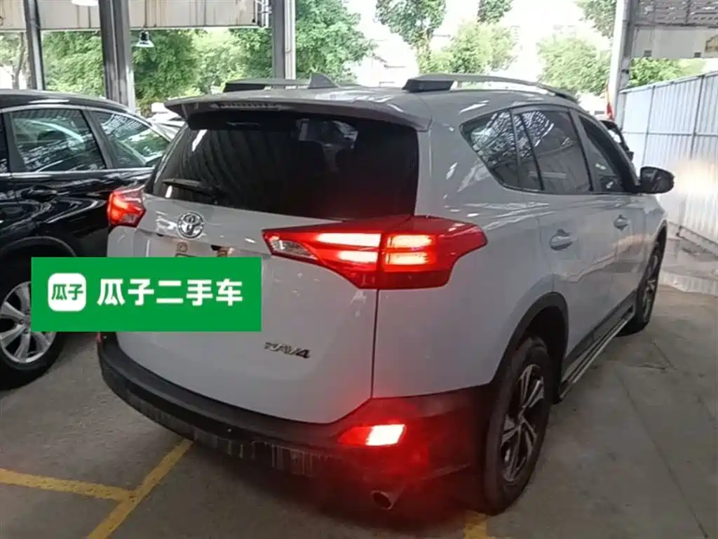 Toyota RAV4 Rongfang 2015 2.0L CVT 2WD Trend Edition фото 7