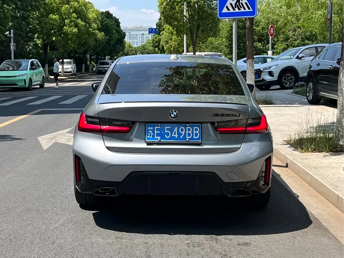 BMW 3 Series 2025 330Li Premium M Sport Night Edition фото 5
