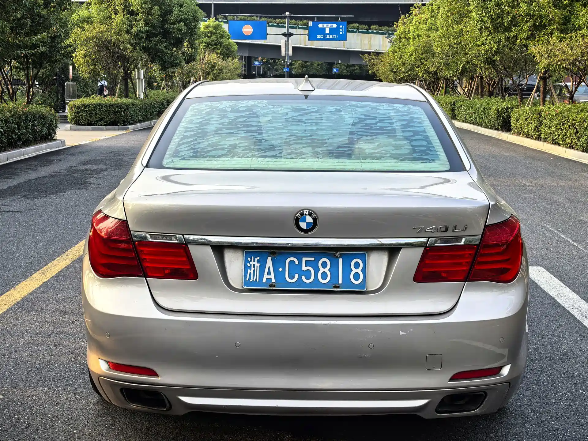 Photo 4 - BMW 7 Series