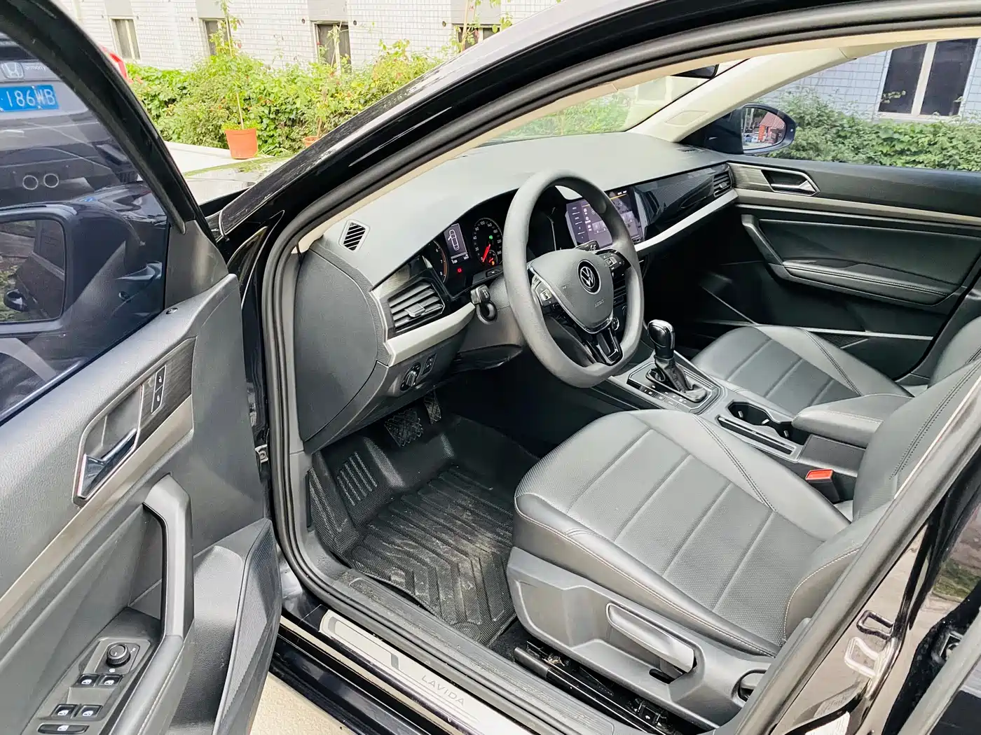 Volkswagen Lavida 2021 1.5L Auto Comfort Edition фото 8