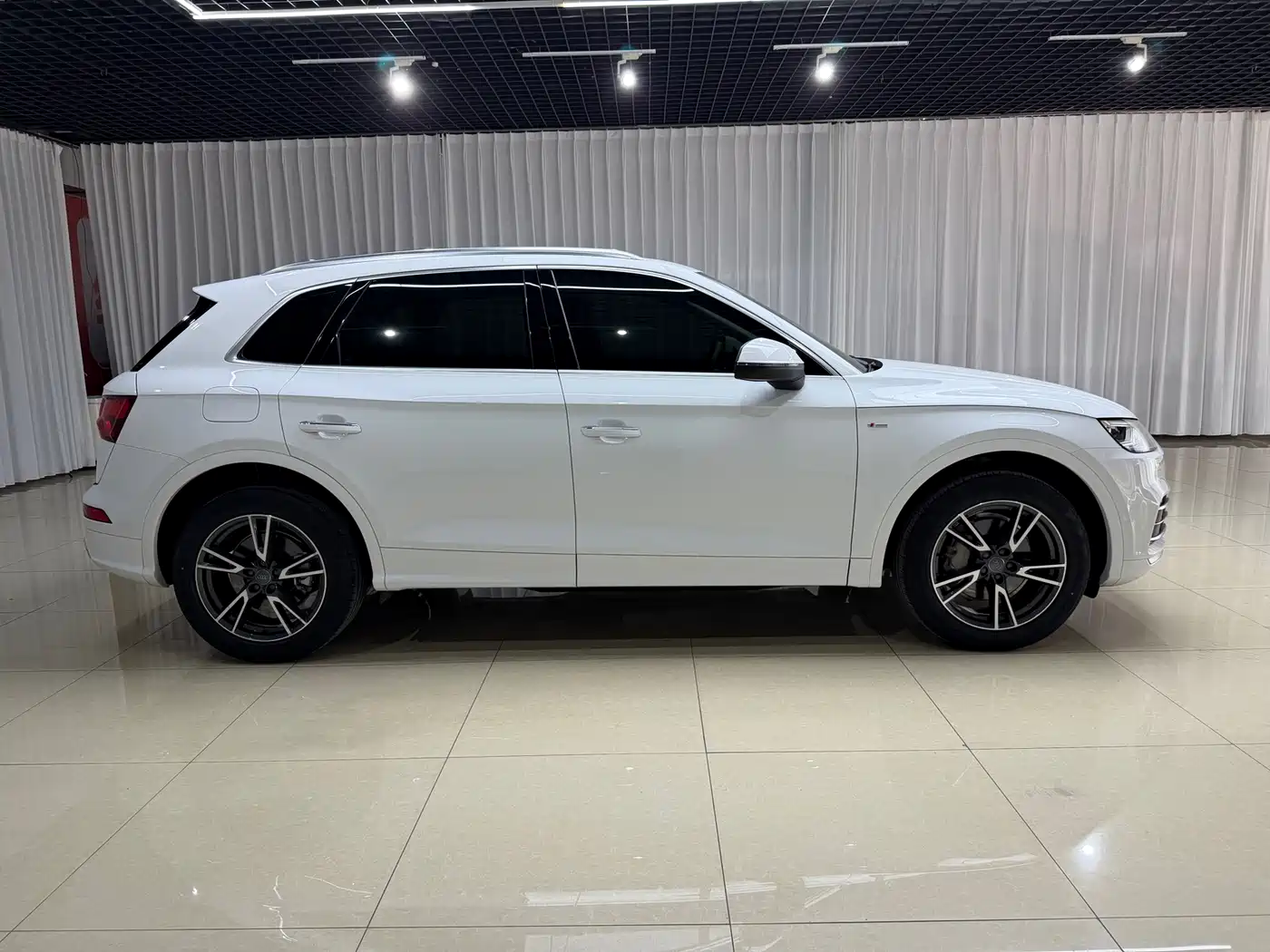Audi Q5L 2020 Facelift 40 TFSI Honor Fashion фото 4