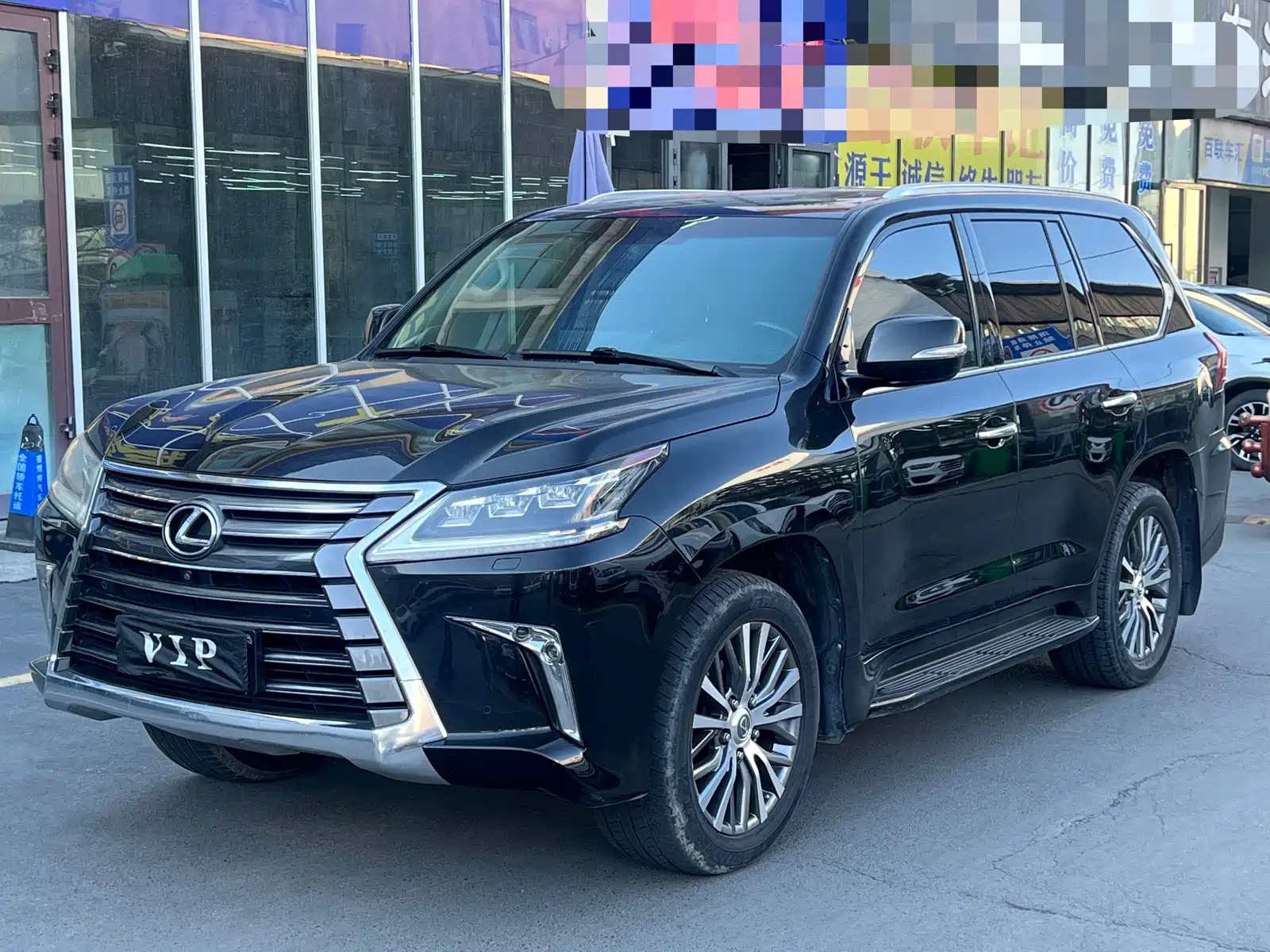 Фото 1 - Lexus LX