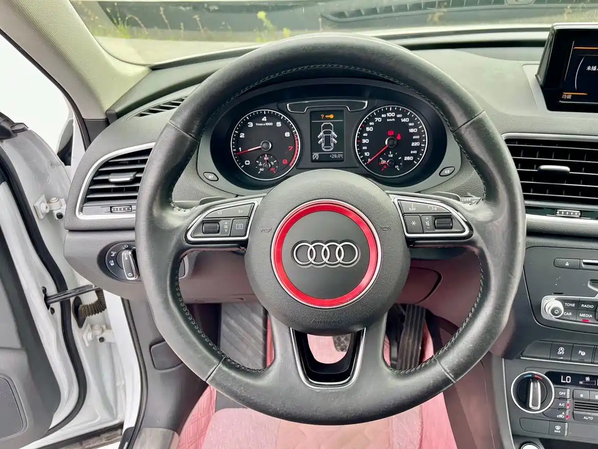 Audi Q3 2016 35 TFSI quattro All-Wheel Drive Fashion Edition фото 11