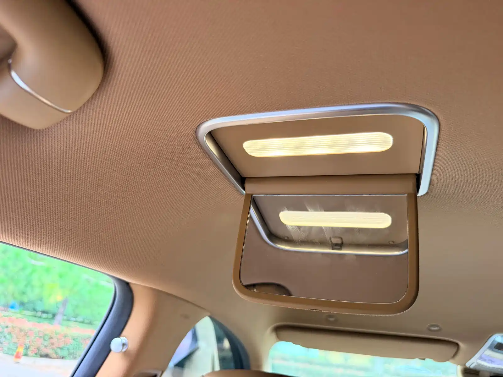 Photo 17 - Genesis G80