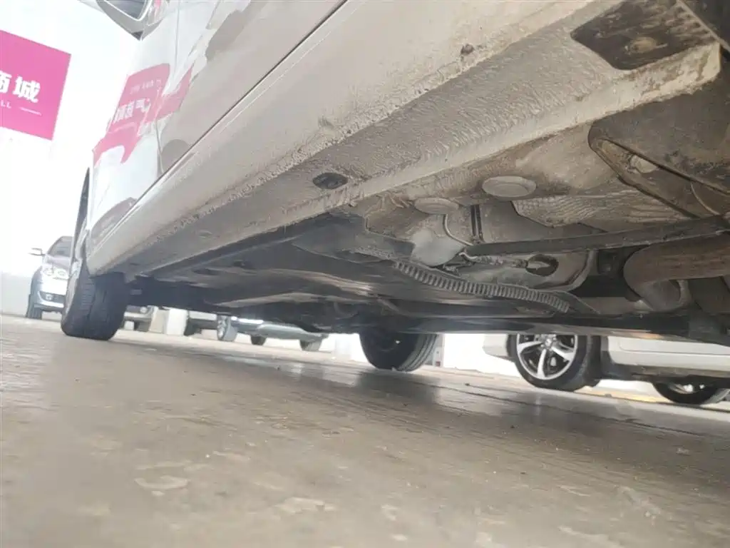 Volkswagen Jetta 2015 1.6L Manual Trend фото 22