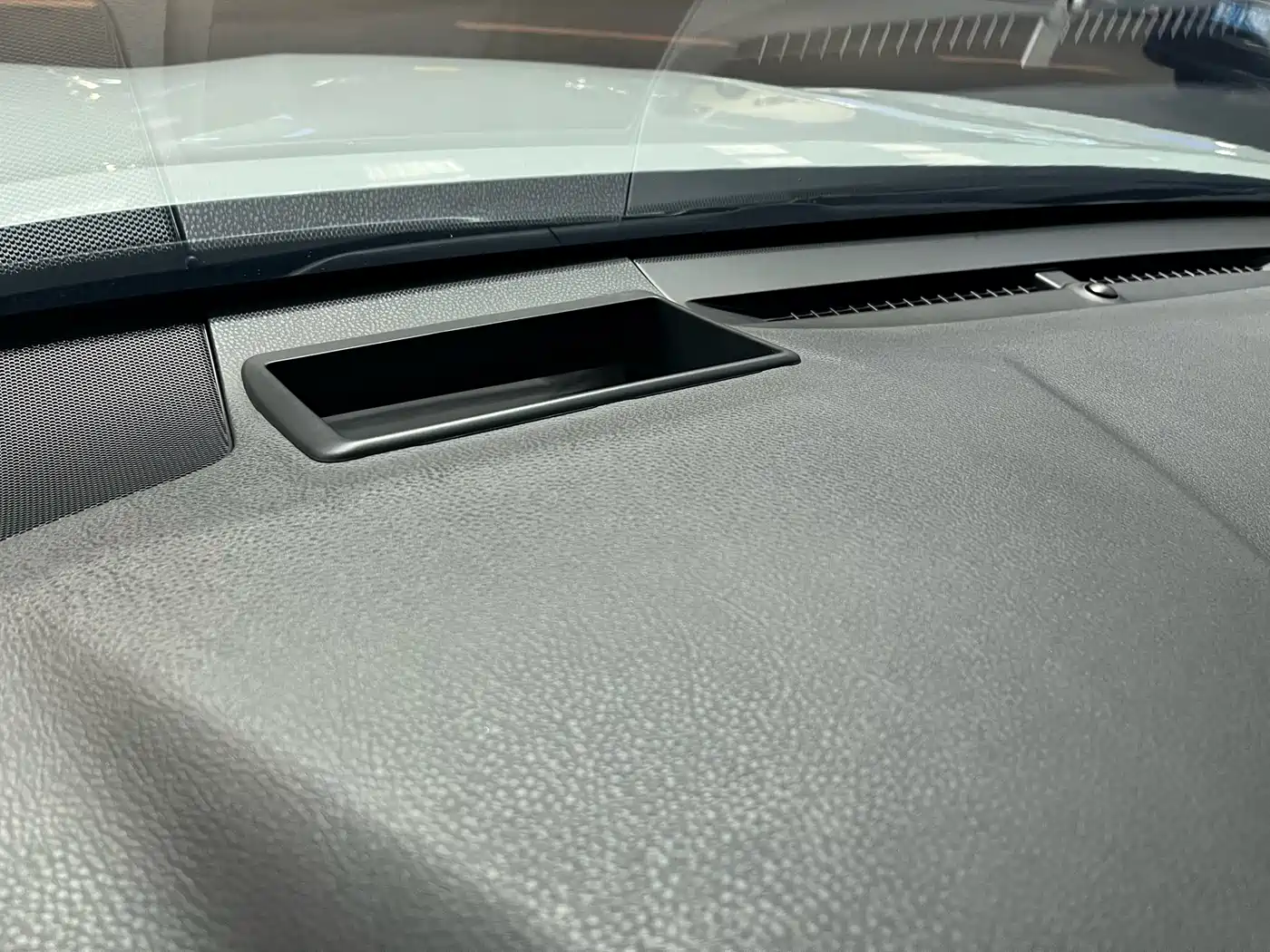 Toyota Camry 2021 2.0G Luxury Edition фото 19