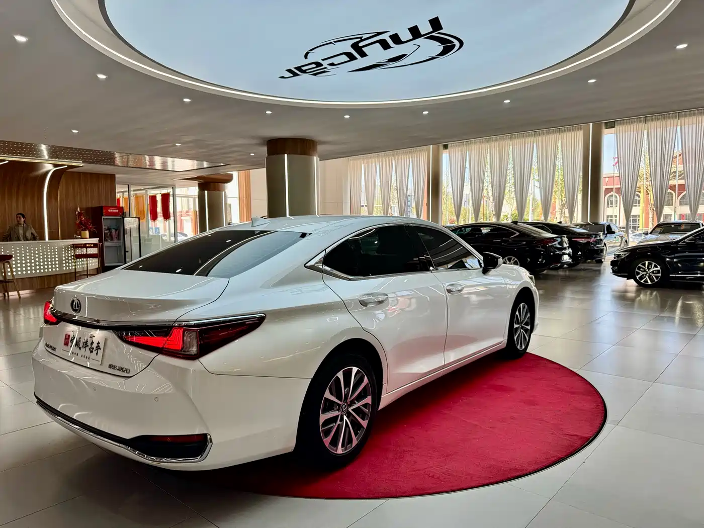 Lexus ES 2023 200 Excellence Edition фото 5