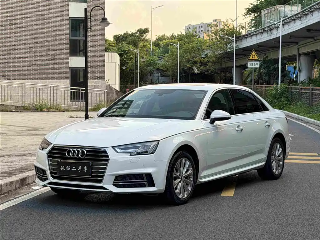 Photo 1 - Audi A4L