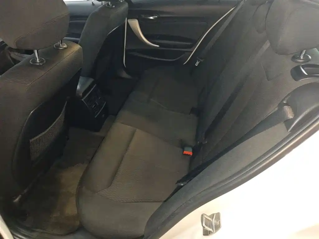 BMW 1 Series (Import) 2016 120i Leading Model фото 17