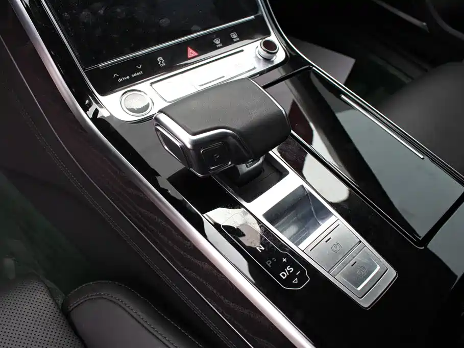 Audi A8 2023 A8L 50 TFSI quattro Exclusive фото 8