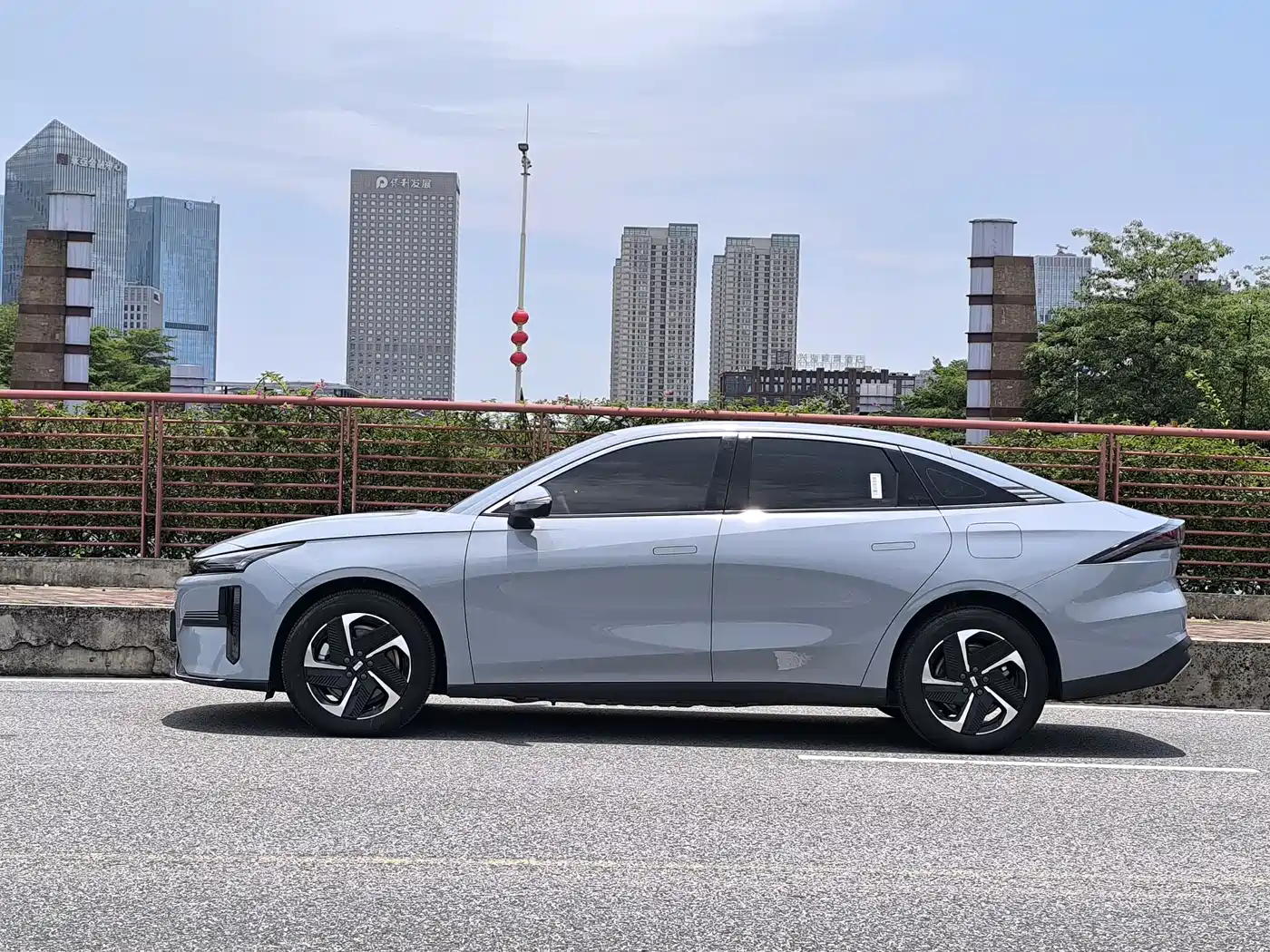 Geely Galaxy Galaxy L6 2024 125km PLUS Soaring Dragon Edition фото 8