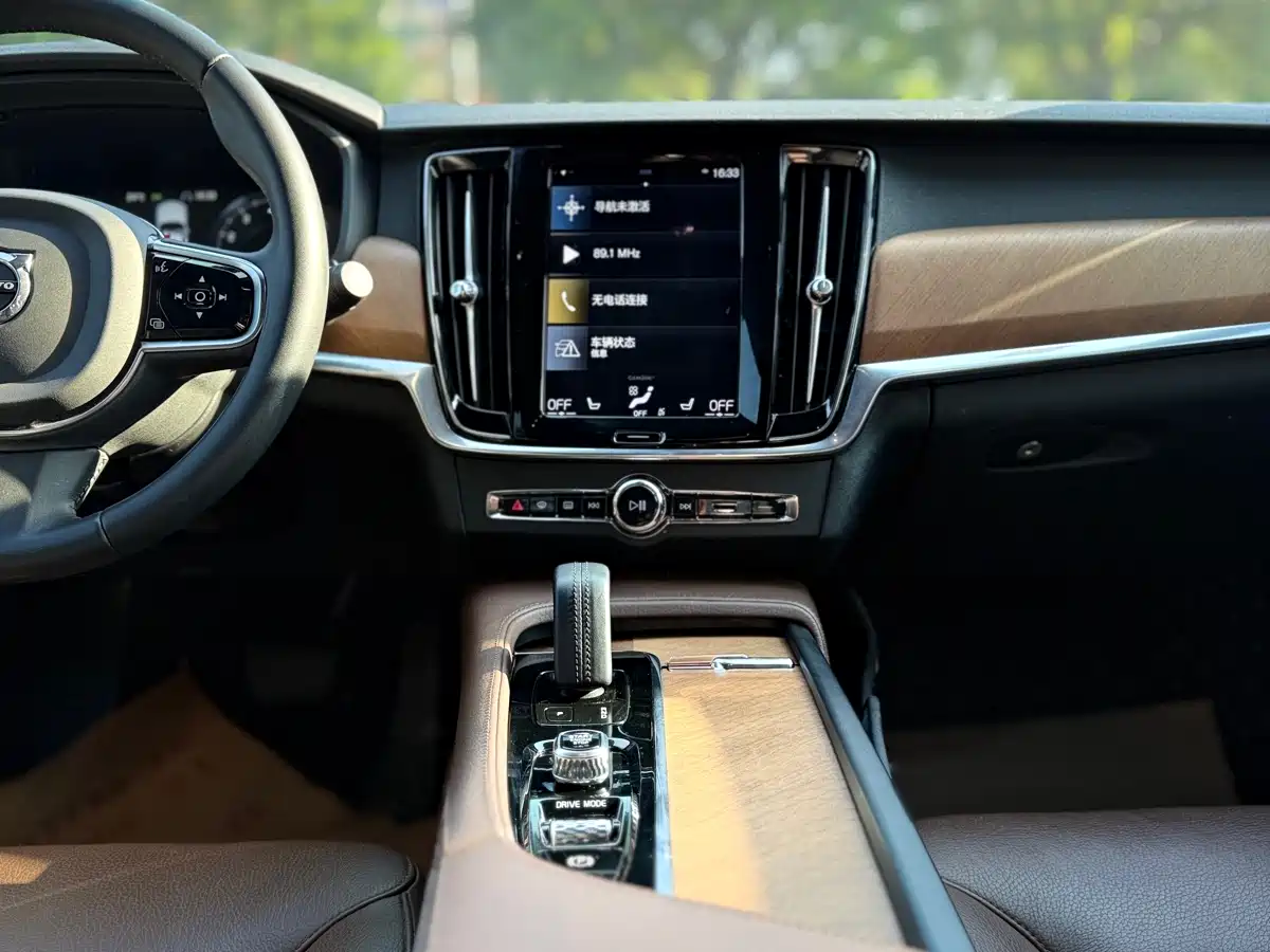 Фото 13 - Volvo S90