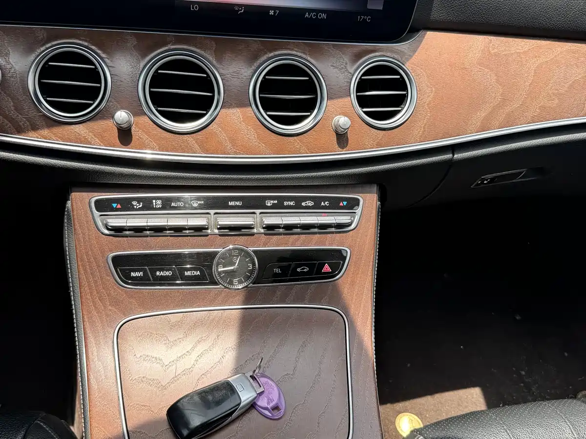 Mercedes-Benz E-Class 2016 E 300 L Fashion Type фото 9