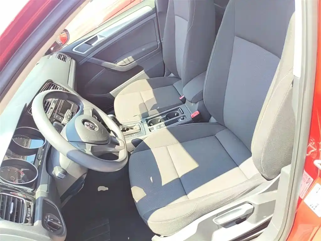 Volkswagen Golf 2018 1.6L Automatic Fashion фото 15